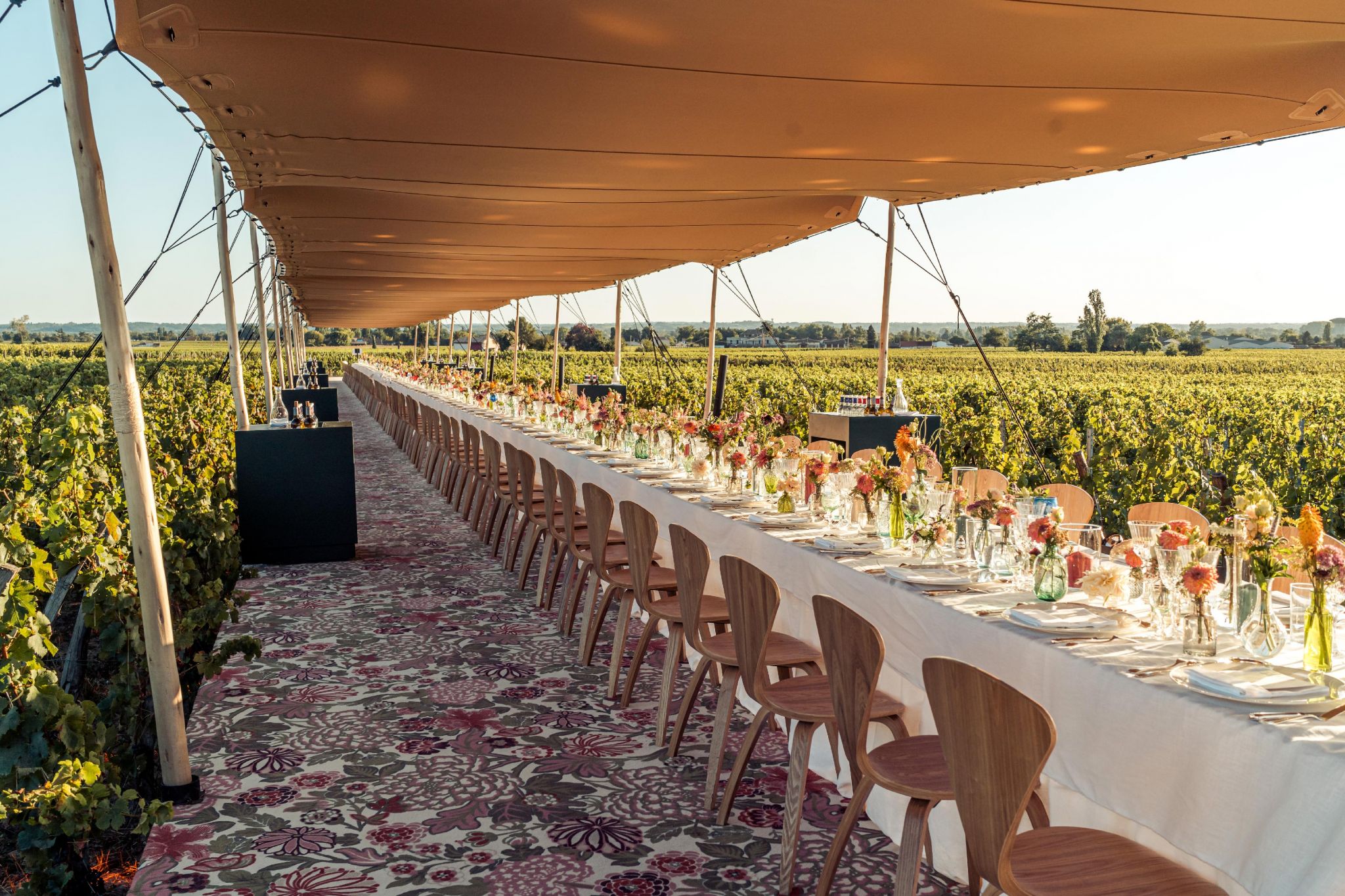 Mariage dans les vignes à Saint-Emilion ©Antoinette Design