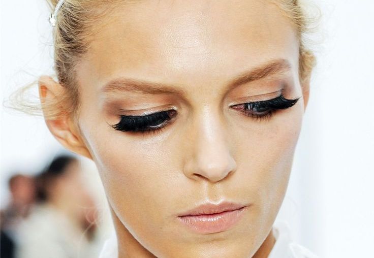 Comment mettre des faux cils comme une pro ?