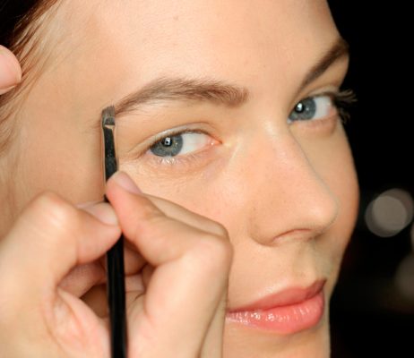 Notre astuce pour des sourcils parfaits  ELLE.be