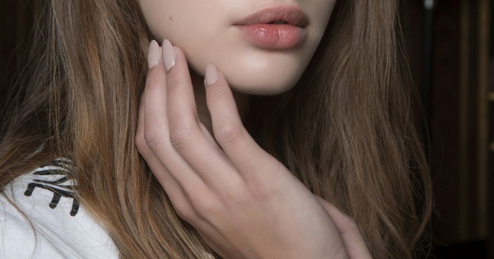 Comment réparer un ongle cassé ?