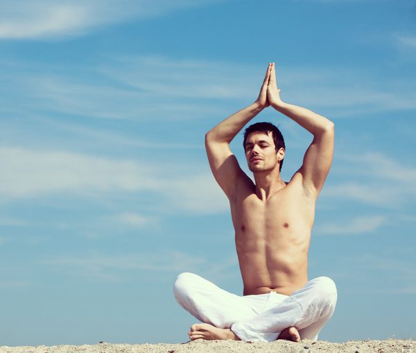 5 bonnes adresses où croiser des beaux mecs en faisant du yoga