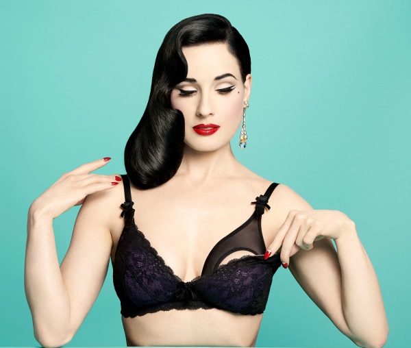 Coup de coeur de maman: la lingerie d’allaitement de Dita Von Teese!