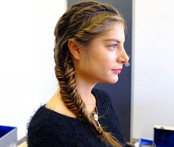 Tuto coiffure: la tresse épi “twistée”