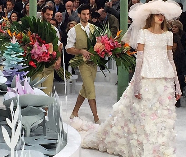 Chanel Haute Couture : Mignonne, allons voir si la rose.