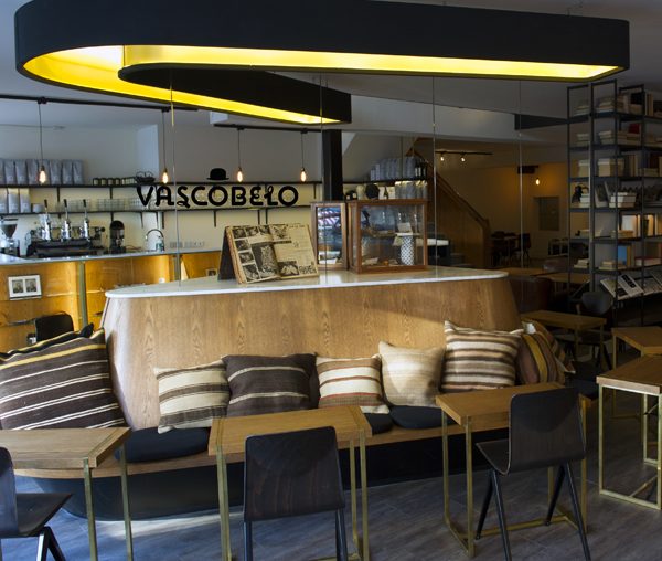 V-Bar: le nouveau bar old school d’Anvers