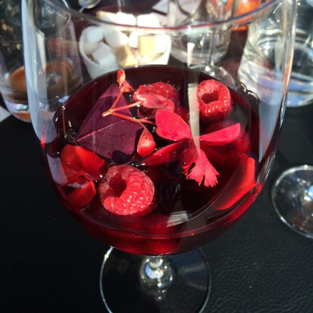 Un petit-déjeuner de chef: fruits rouges aux fleurs d’hibiscus (David Martin/La Paix)