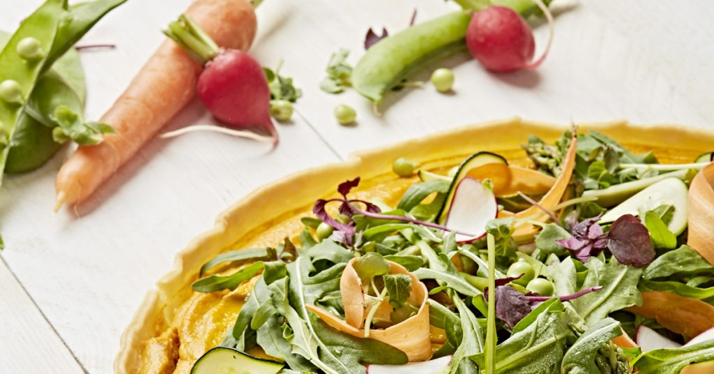 Recette: une tarte aux carottes et légumes croquants sans gluten ni lactose