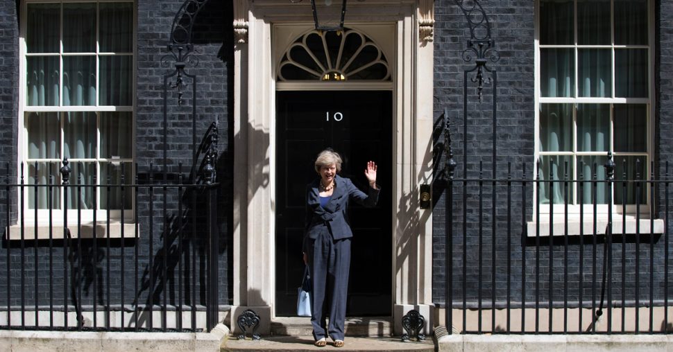 Pourquoi les chaussures de Theresa May sont-elles si fascinantes?