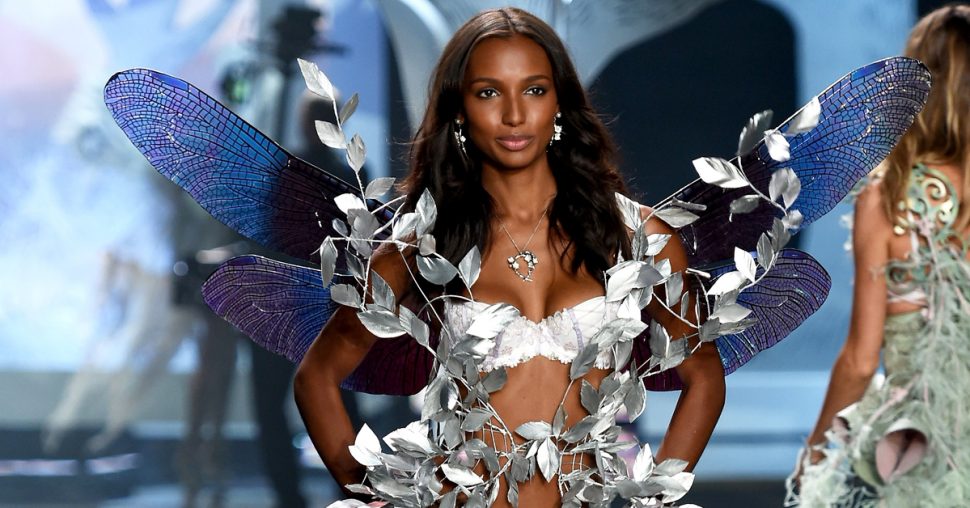 Un top de Victoria’s Secret sans Photoshop, ça donne quoi?