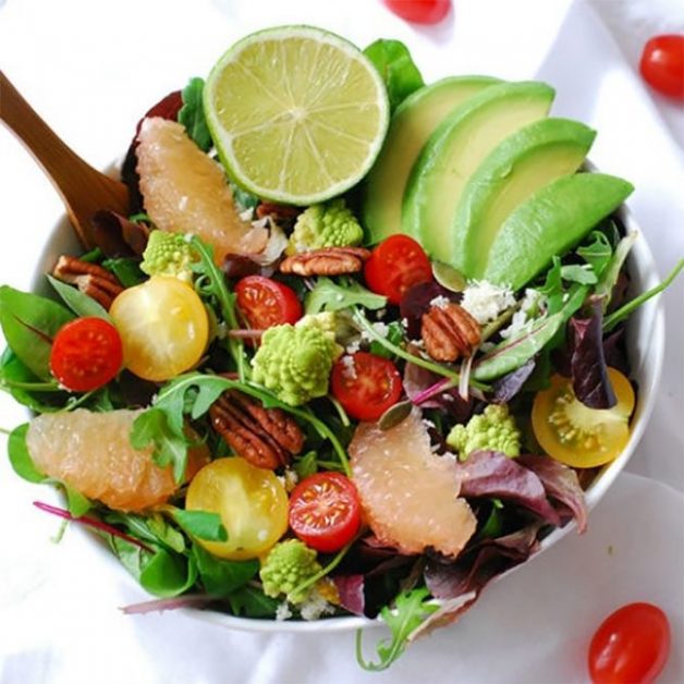 LA SALADE CÉSAR À L’AVOCAT : RECETTE