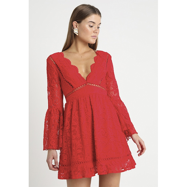 robe rouge love triangle