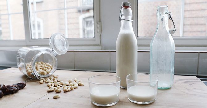 La recette de Charlotte Collard: lait aux noix de cajou et dattes