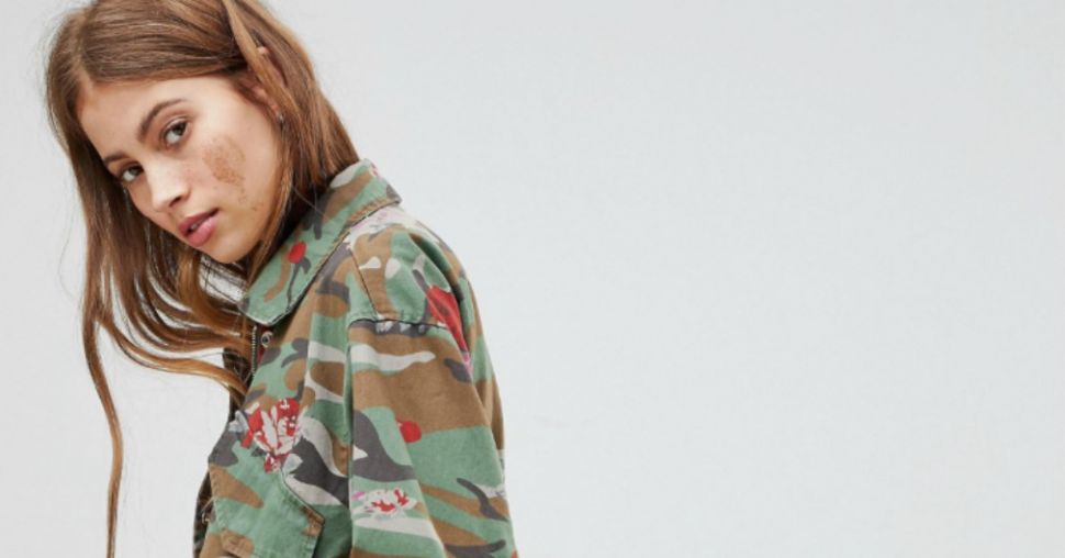 Comment être stylée et féminine avec l’imprimé camo ?