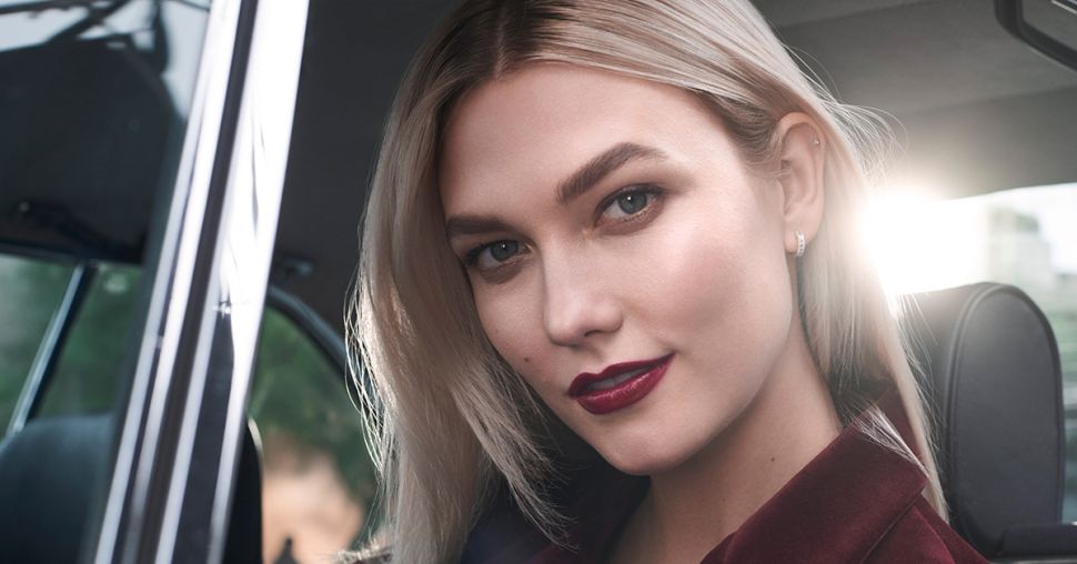 Karlie Kloss est la nouvelle égérie Estée Lauder