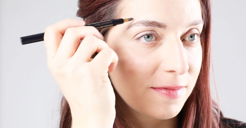 Tuto : des sourcils parfaits grâce à un stylo contouring