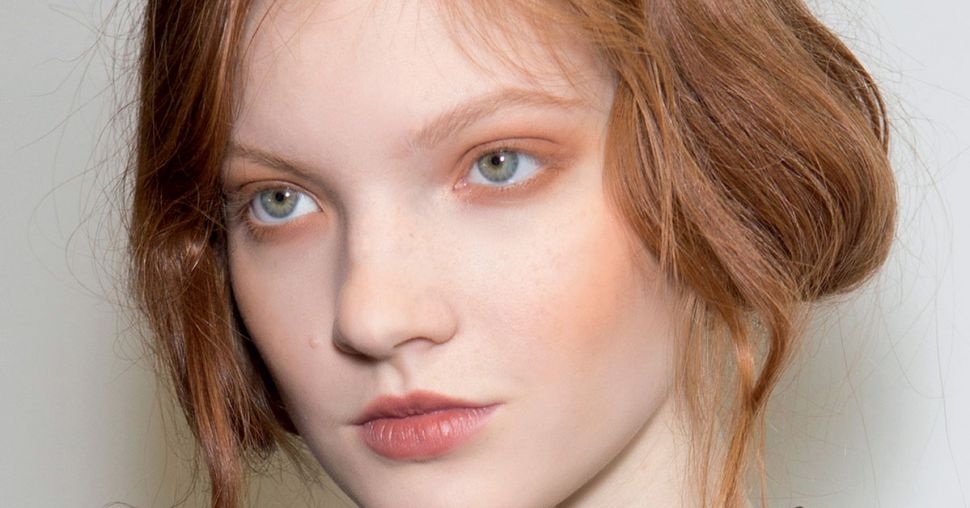 Peau claire et cheveux roux : comment garder une bonne mine tout l’hiver ?