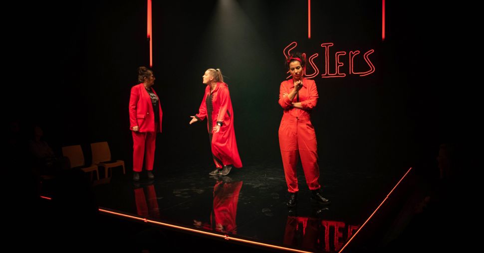 Sisters: on a vu la pièce hilarante de Myriam Leroy