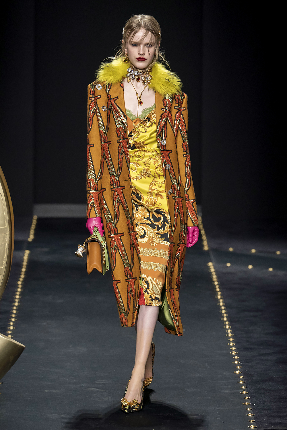 robe versace fashion week milan FW19