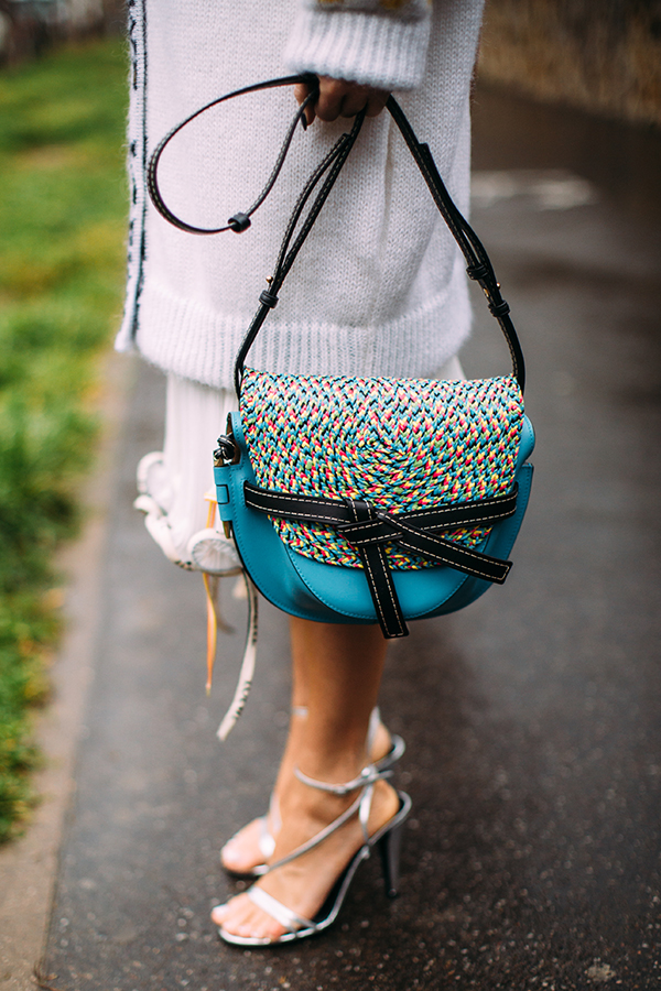 sac bleu paris fashion week