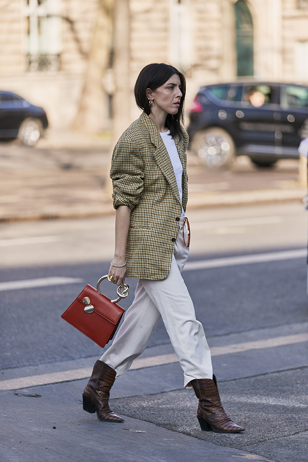 sac rouge paris fashion week