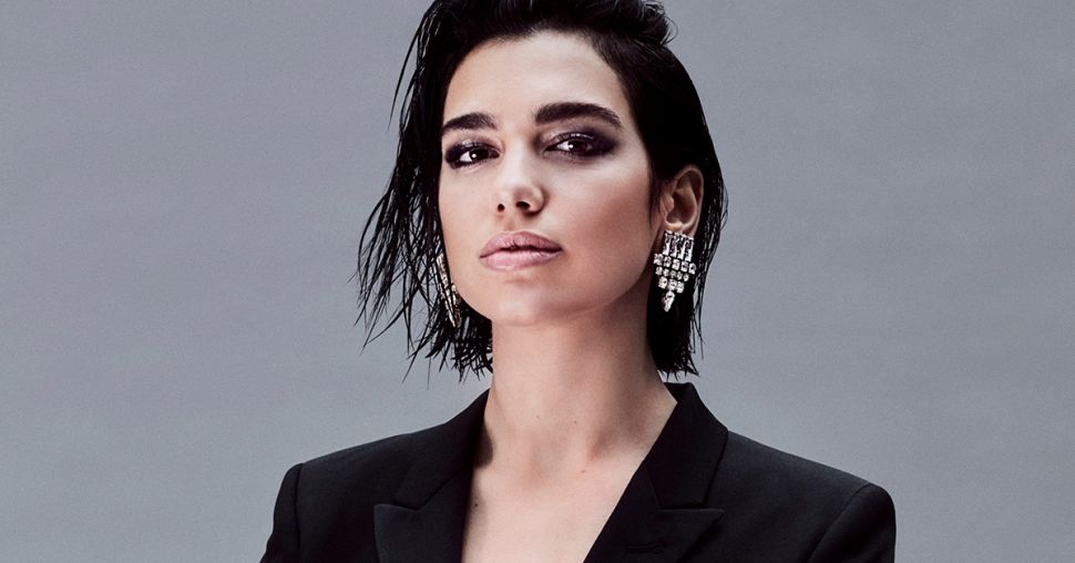 Dua Lipa incarne le nouveau parfum féminin Yves Saint Laurent