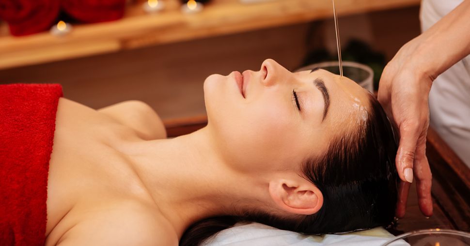 On a testé: le Shirodhara, le massage ultime pour se relaxer pour de bon