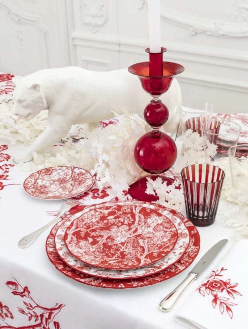 Assiette avec motif Toile de Jouy Hortensia rouge