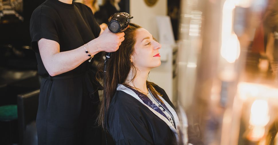 On a testé : un soin colorant boosteur de brillance pour cheveux abîmés