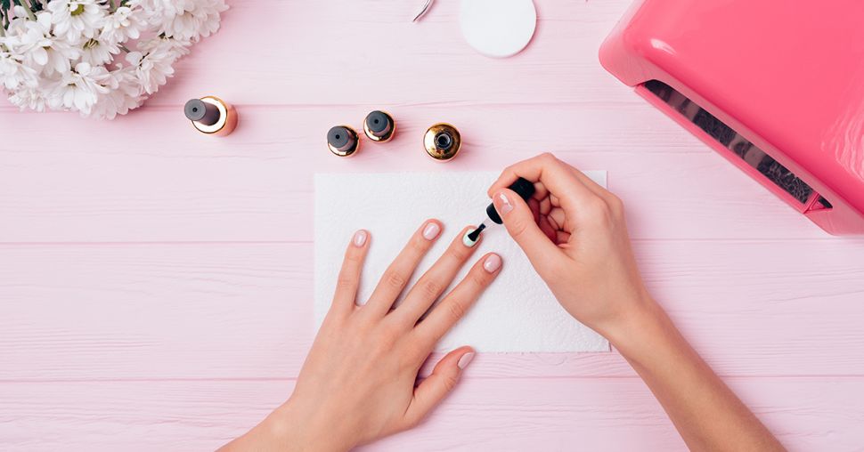 On a testé : 7 vernis longue durée pour une manucure toujours parfaite