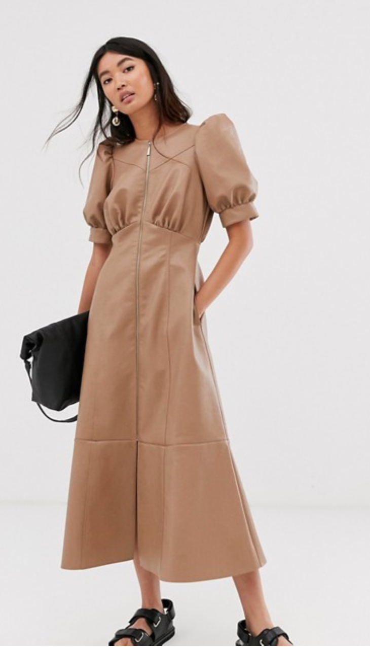 robe en cuir beige