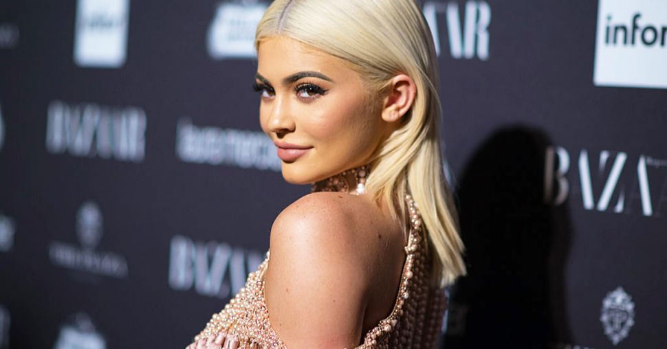 Kylie Jenner annonce le lancement d’une collection make-up avec Balmain