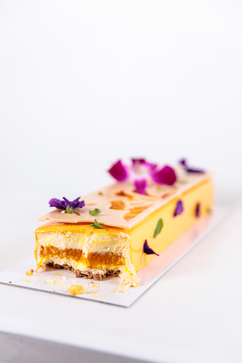 Bûche de Noël floral mango cokoa