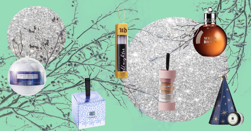 Déco de Noël beauté : les plus chouettes mini kits à accrocher ausapin