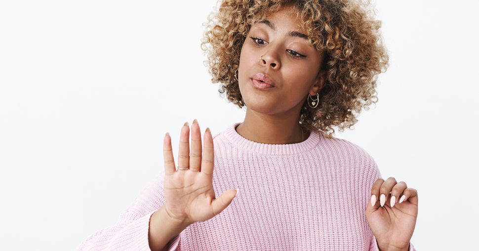 Comment enlever ses faux ongles à la maison ?