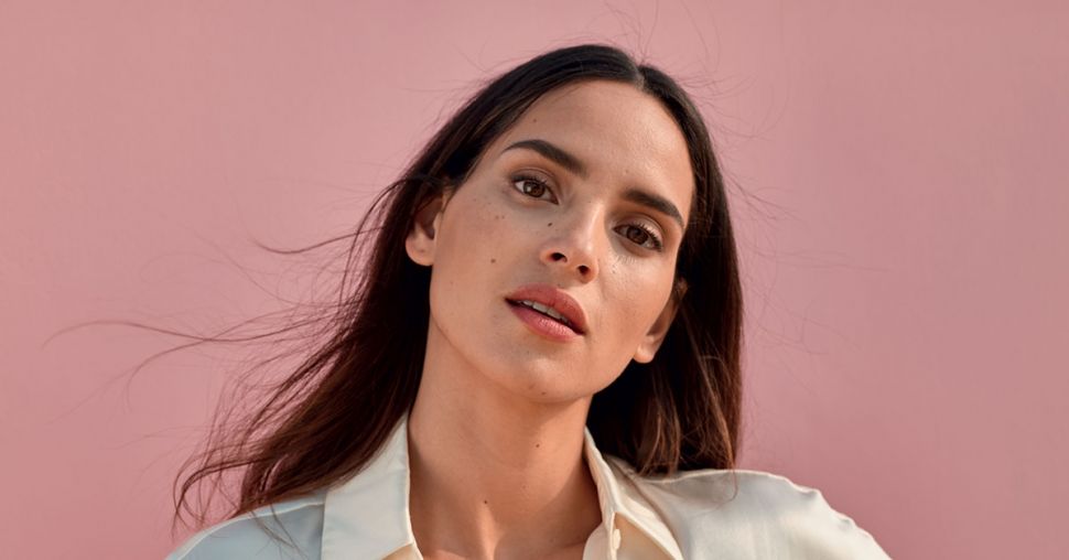 Interview : Adria Arjona égérie du nouveau parfum MY WAY d’Armani