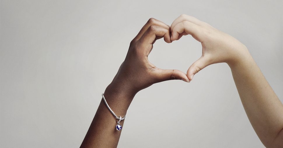 Le nouveau pendentif caritatif de Pandora x UNICEF