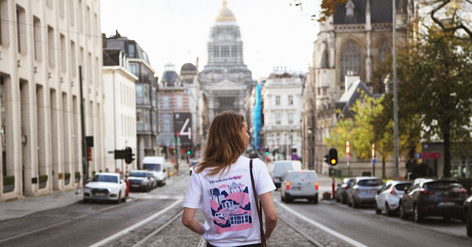 Des tee-shirts artistiques qui illustrent le paysage bruxellois