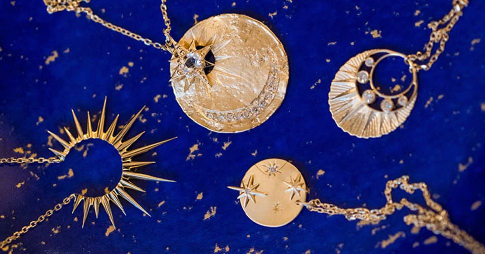 Shopping : les plus beaux bijoux astrologiques du moment