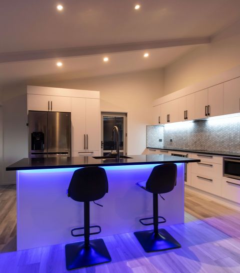 Installer un ruban LED sur des meubles hauts de cuisine