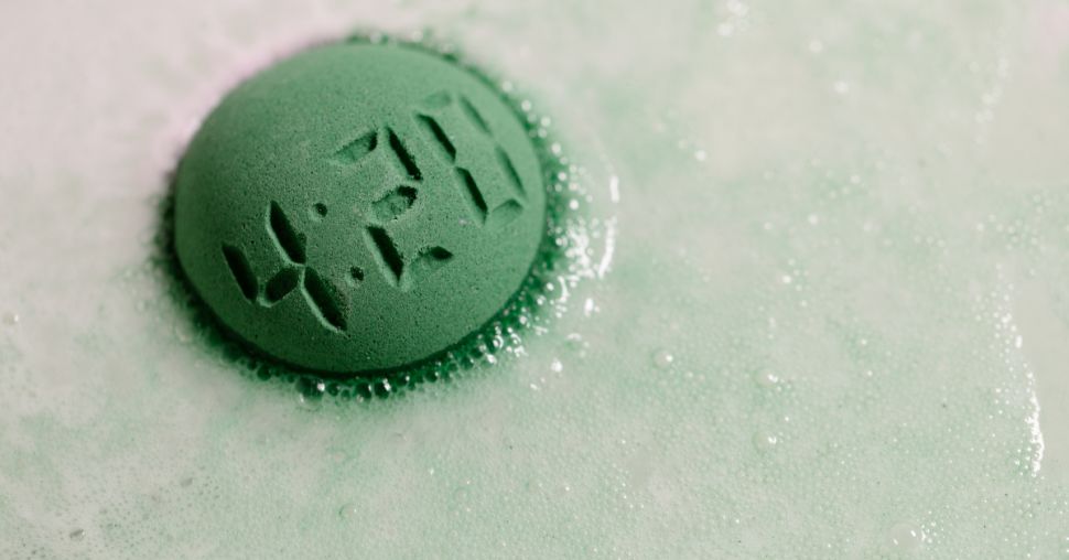 Du CBD dans la nouvelle gamme de boules de bain Lush