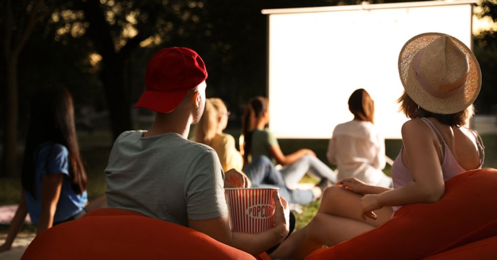 Un cinéma en plein air à Tour & Taxi cet été