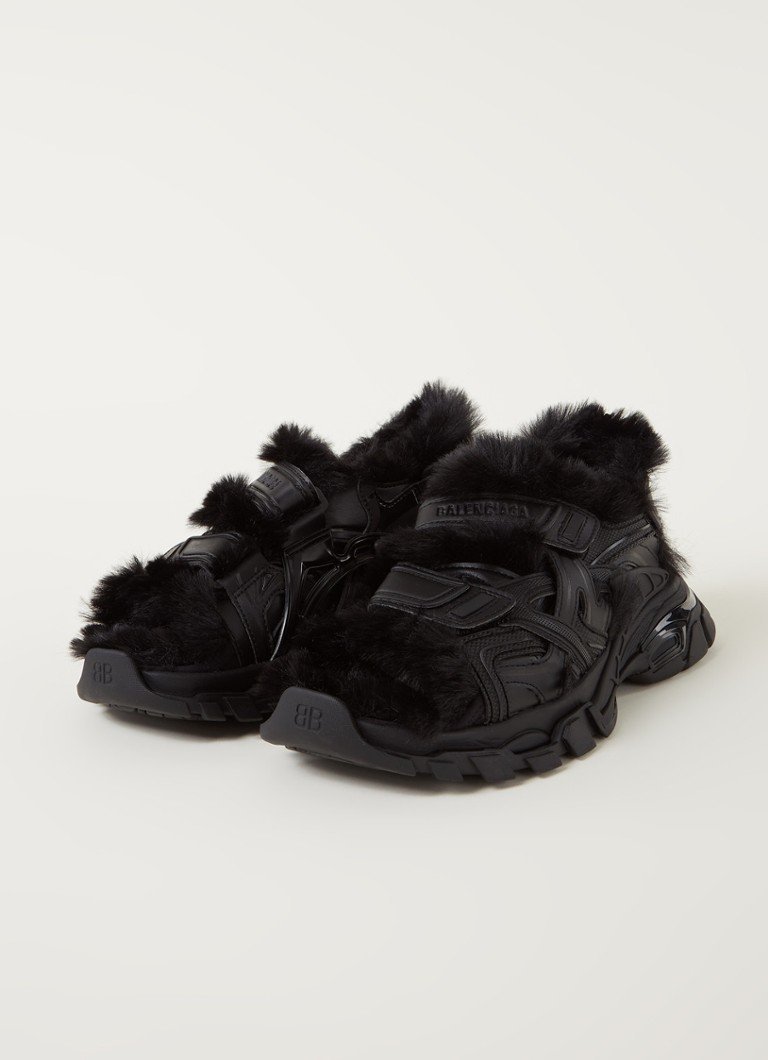 Stylées en hiver : Balenciaga - Sandale Track avec fausse fourrure - 695 €