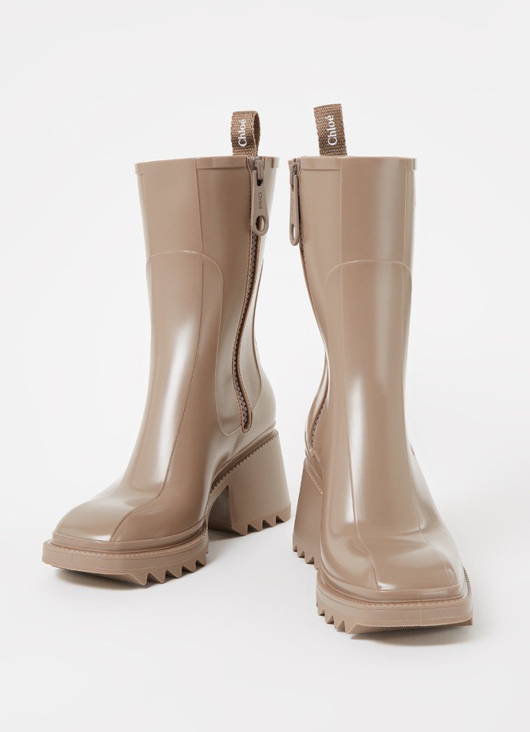 Stylées en hiver : Chloé - Botte de pluie Betty avec talon et logo - 420 €