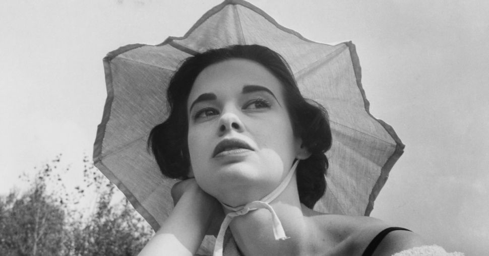 Portrait : Qui est Gloria Vanderbilt, le cygne maudit ?