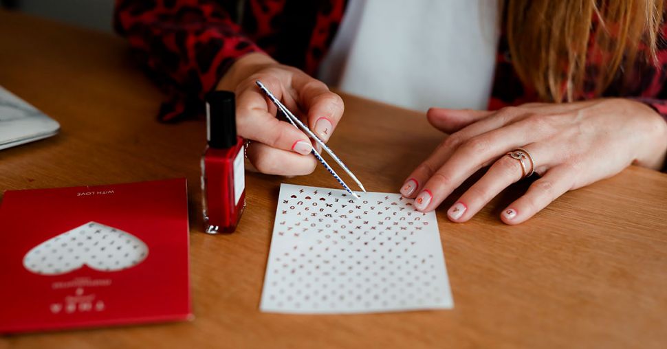 Thea Jewelry x Manucurist : des stickers d’ongles super mignons qu’on veut pour la Saint-Valentin