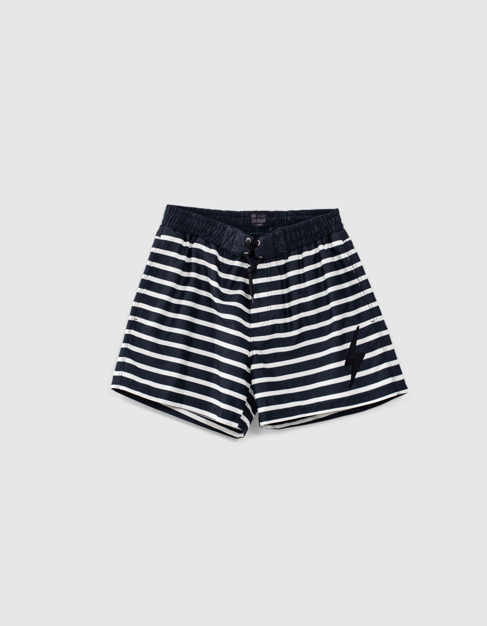 SHORT DE BAIN NOIR À RAYURES ÉCRUES ET BADGES HOMME