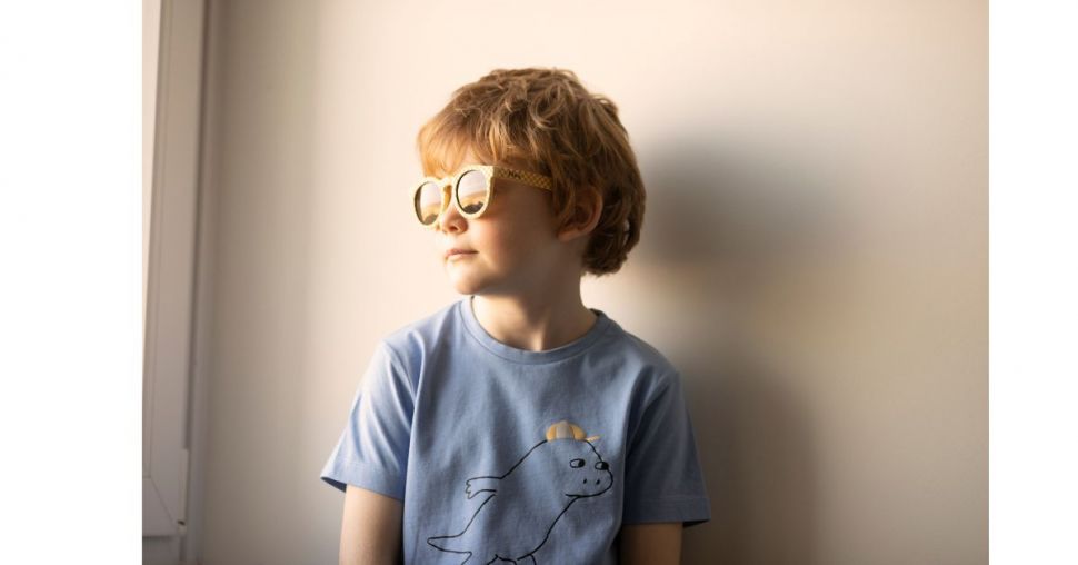 Des lunettes de soleil pour enfant fabriquées à partir de filets de pêche