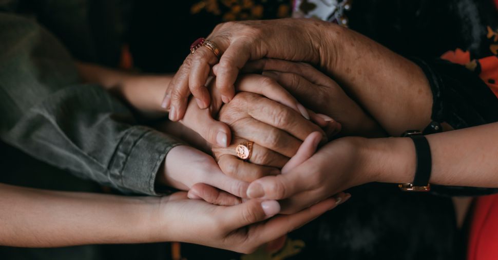 ArmenTeKort : l’agence de rencontres solidaires qui lutte contre la pauvreté