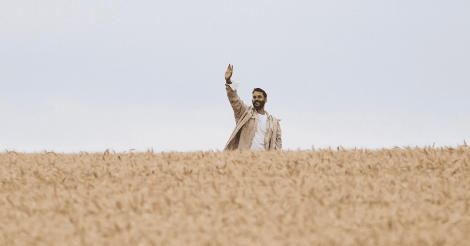 Le défilé tout en blanc des invités du mariage de Jacquemus en images