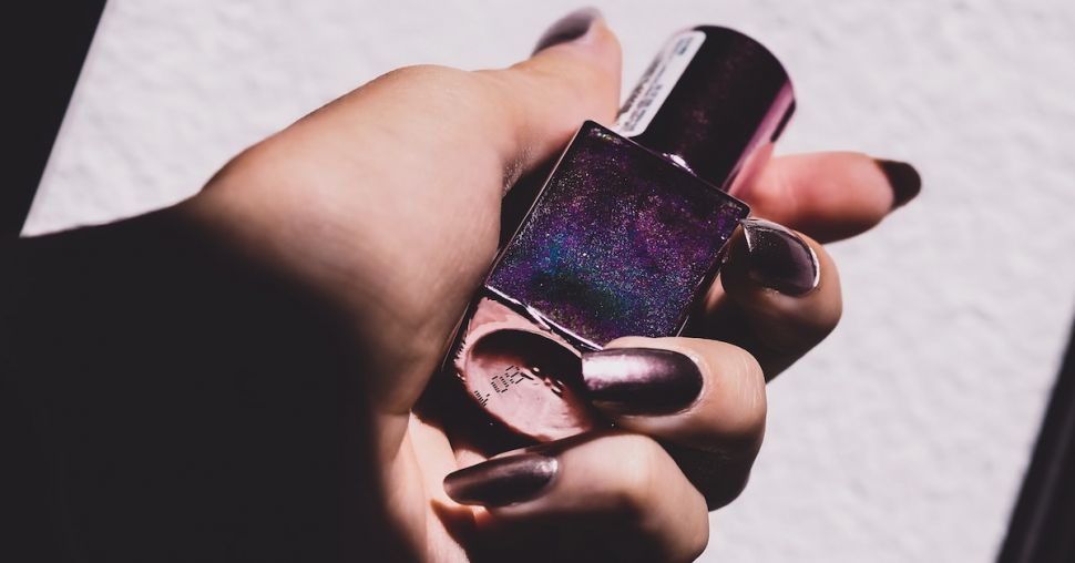 Velvet nails : la manucure qui fait succomber tout le monde cet automne